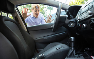 4 Ways that an Auto Locksmith Can Assist You